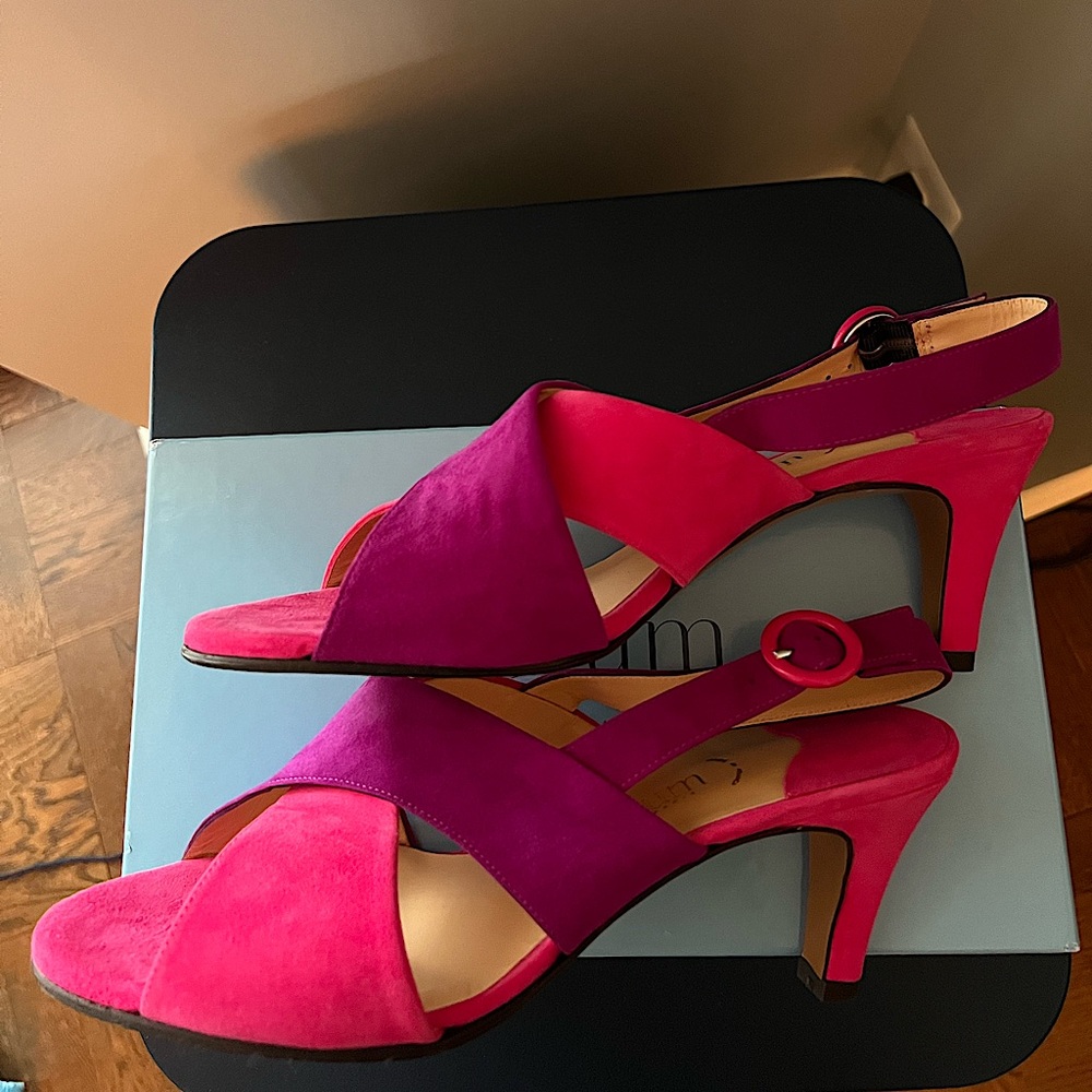 BEGUM PARIS HAND MADE SHOES! NWT! Fuschia/Magenta suede! Size 11. 3” heel. NWT!